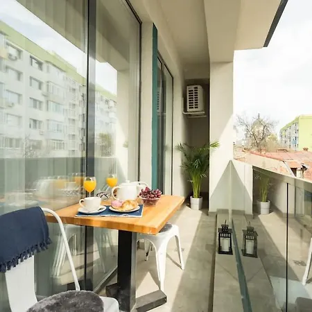 Apartment 15 - New Building & Parking