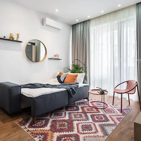 15 - New Building & Parking Bukareszt