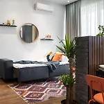 Apartman 15 - New Building & Parking *