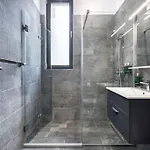 15 - New Building & Parking Apartman Bukarest